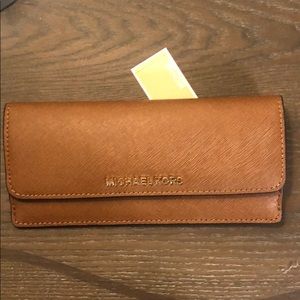 NWT MICHAEL KORS FLAT WALLET